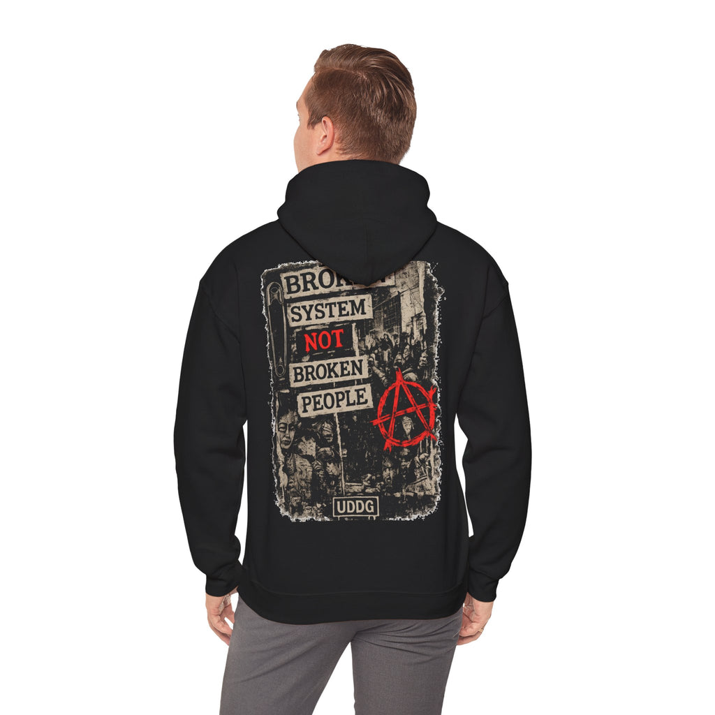 UDDG Riot Serie 10 – Kapot systeem. Geen kapotte mensen. Punk hoodie